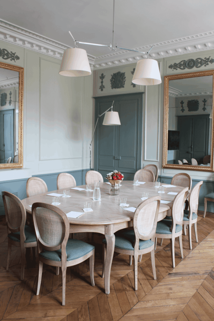 Réunion Light - Découvrez Villa MONIN à Bourges, un lieu unique pour une expérience sensorielle et des saveurs inédites.